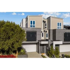 SPACIOUS TRI-LEVEL HOME WITH DUAL KITCHENS IN SERPELL SCHOOL ZONE IN TEMPLESTOWE